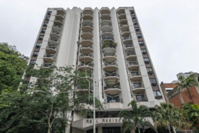 Flat com serviços e vista mar